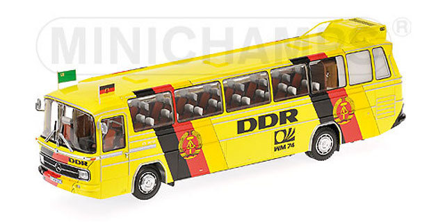 MB O302 (LHD)-mundial futbol 1974 - equipo RDA Alemania del este, Minichamps 1/43 