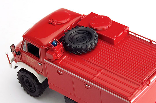 MB UNIMOG 404S TLF8 Motobomba Bomberos Schuco 1/43 