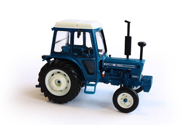 Tractor Ford 7600 Britains 42795 escala 1/32 