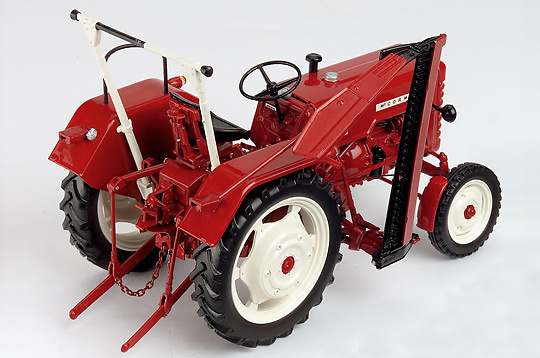 Tractor Mc Cormick D 326 Schuco 00165 escala 1/18 