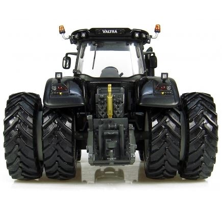 Tractor Valtra S 353 con doble rueda Universal Hobbies 4155 escala 1/32 