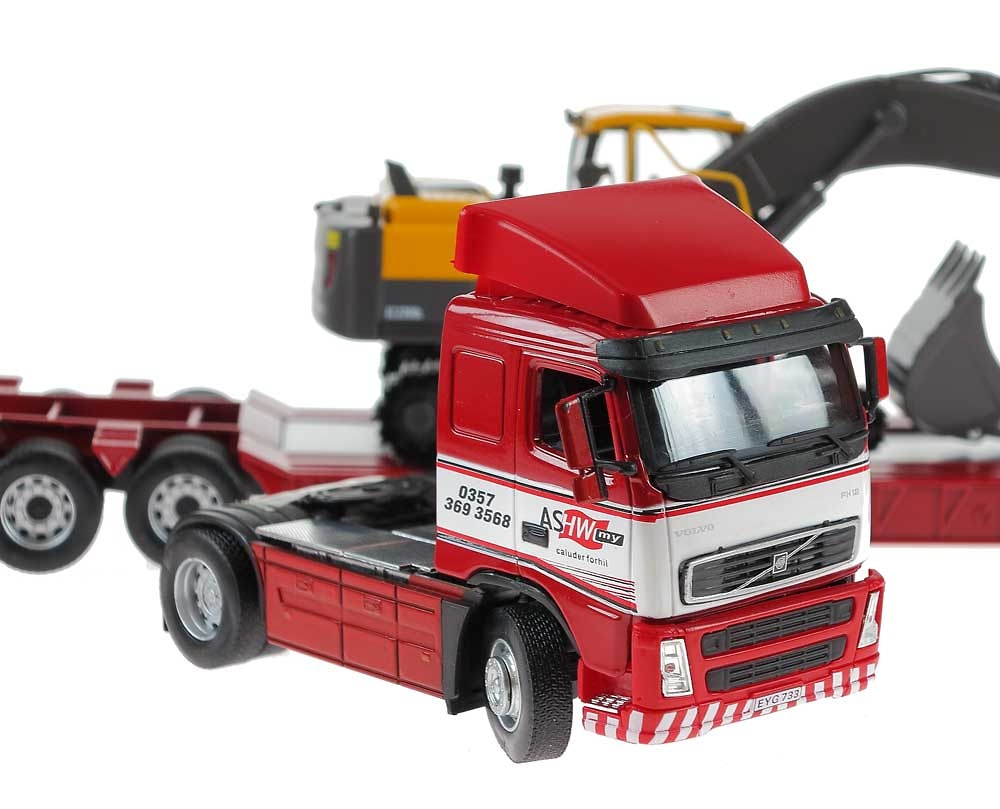 Volvo FH 16 plataforma baja y Volvo EC220 D como carga Motorart 300037 escala 1/50 