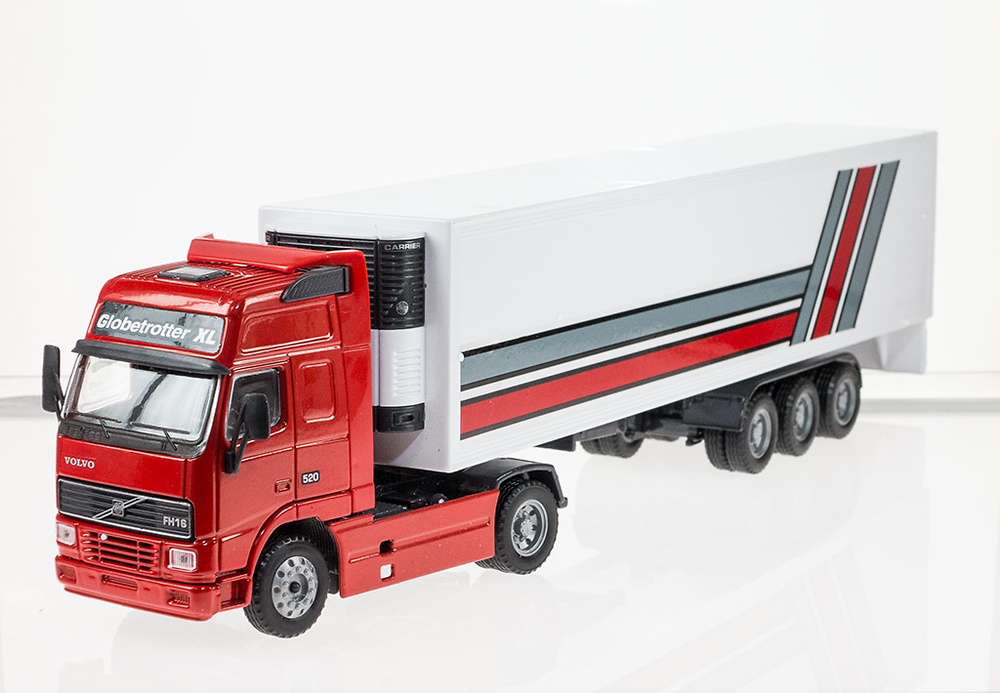 Volvo FH12 Globetrotter XL Trailer, Joal 330 1/50 