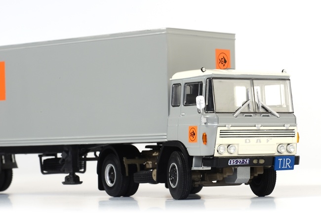 DAF 2600 Classic Box trailer Van Gend & Loos, Wsi Models 06-1012 escala 1/50 