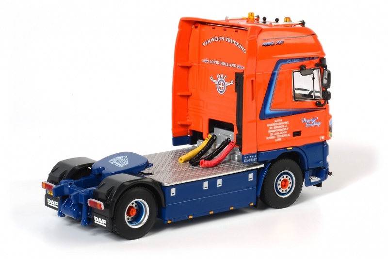 DAF XF 105 Super Space Cab Verweij’s Trucking Wsi Models 01-1256 Masstab 1/50 