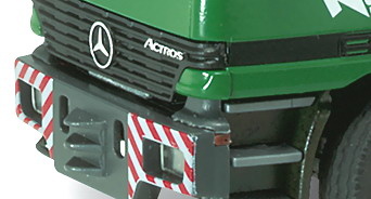 Mercedes Benz Actros SLT 4 ejes Kuebler Conrad 40002 escala 1/50 