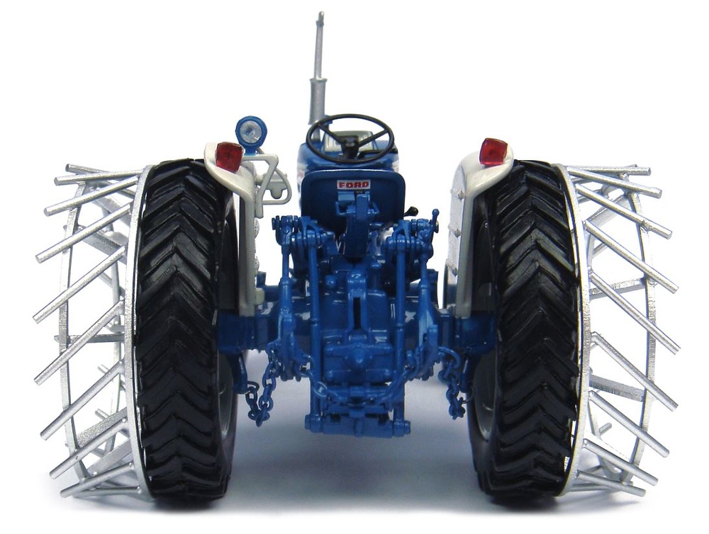 Tractor Ford 5000 Universal Hobbies 4879 escala 1/32 
